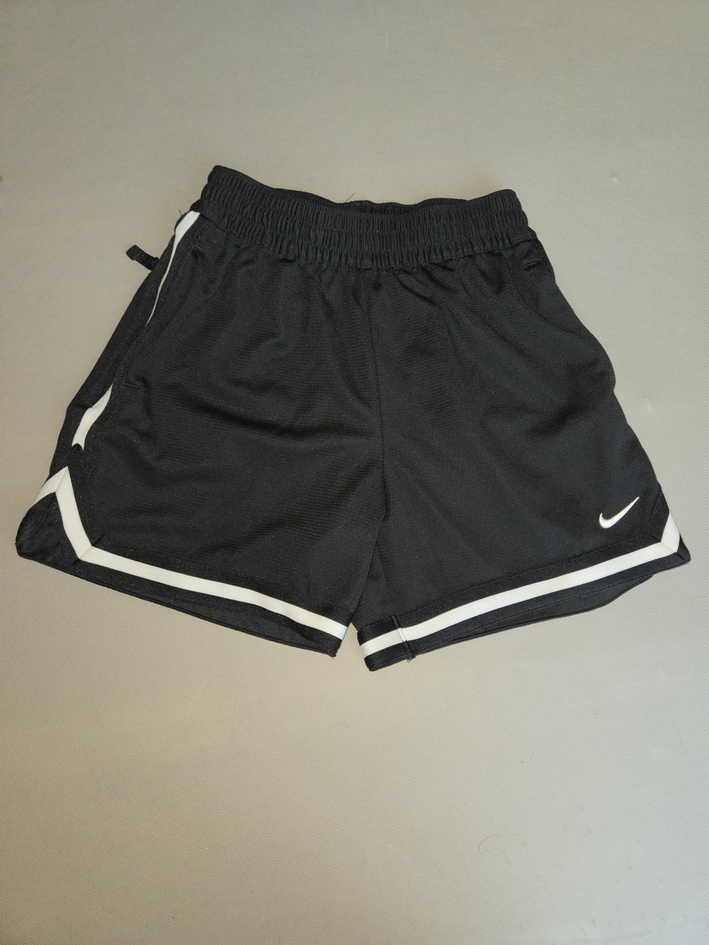 Nike Dri-FIT Women's Black Athletic Shorts Size M Drawstring Elastic Waistband